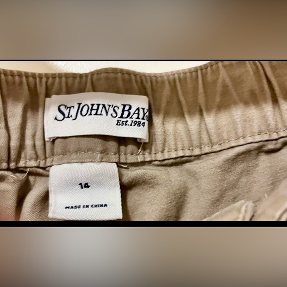 St John’s Bay Kahki 3/4 Cargo pants - Picture 6 of 8